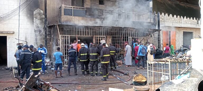 Kolda : Un véhicule prend feu et déclenche un incendie