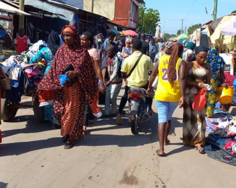 ZIGUINCHOR : DRAME AU MARCHÉ CENTRAL . . .LE MARCHÉ , APRÈS L’INCENDIE . . .